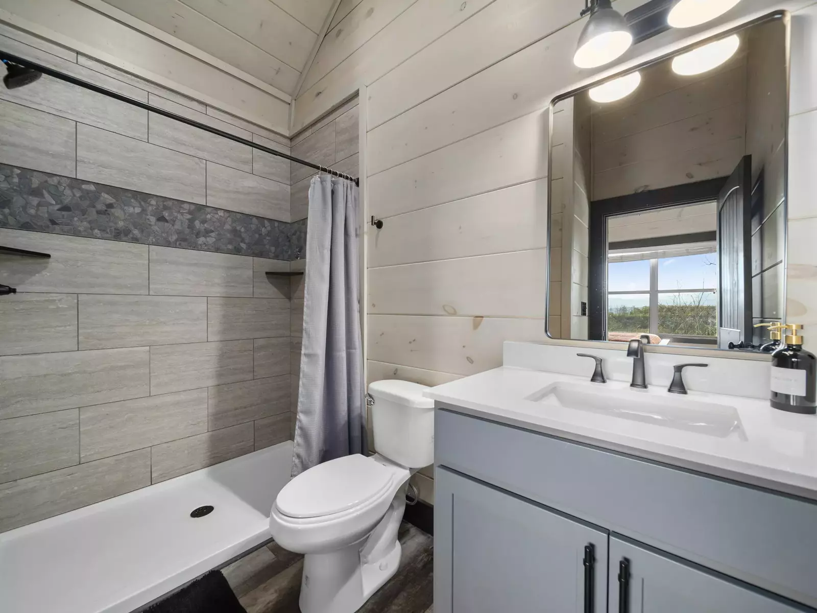 Wild Horse Lodge