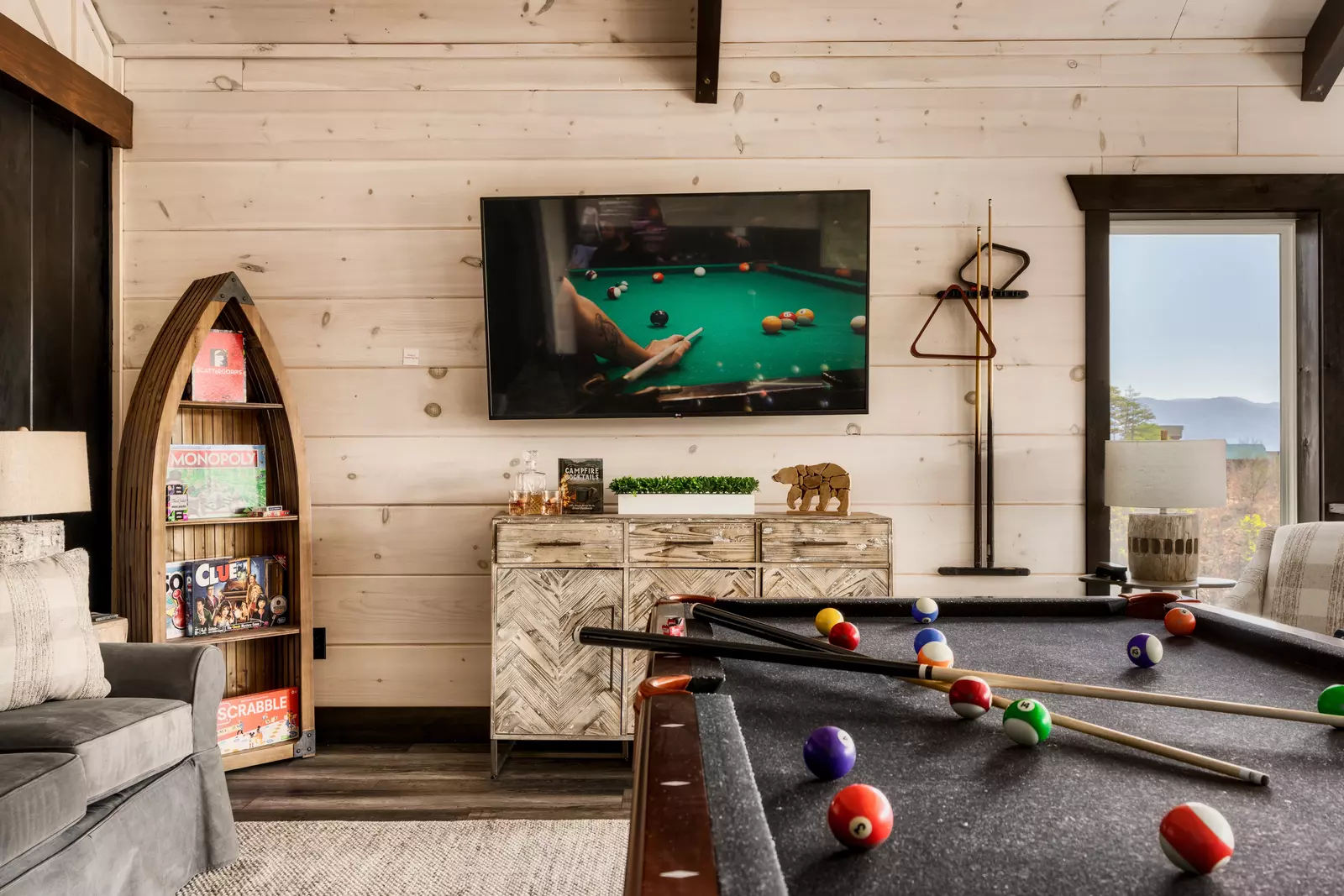 smoky mountain cabin with game room
